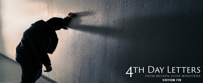 When Everything Collapses At Once – The Destructive Power of Addiction